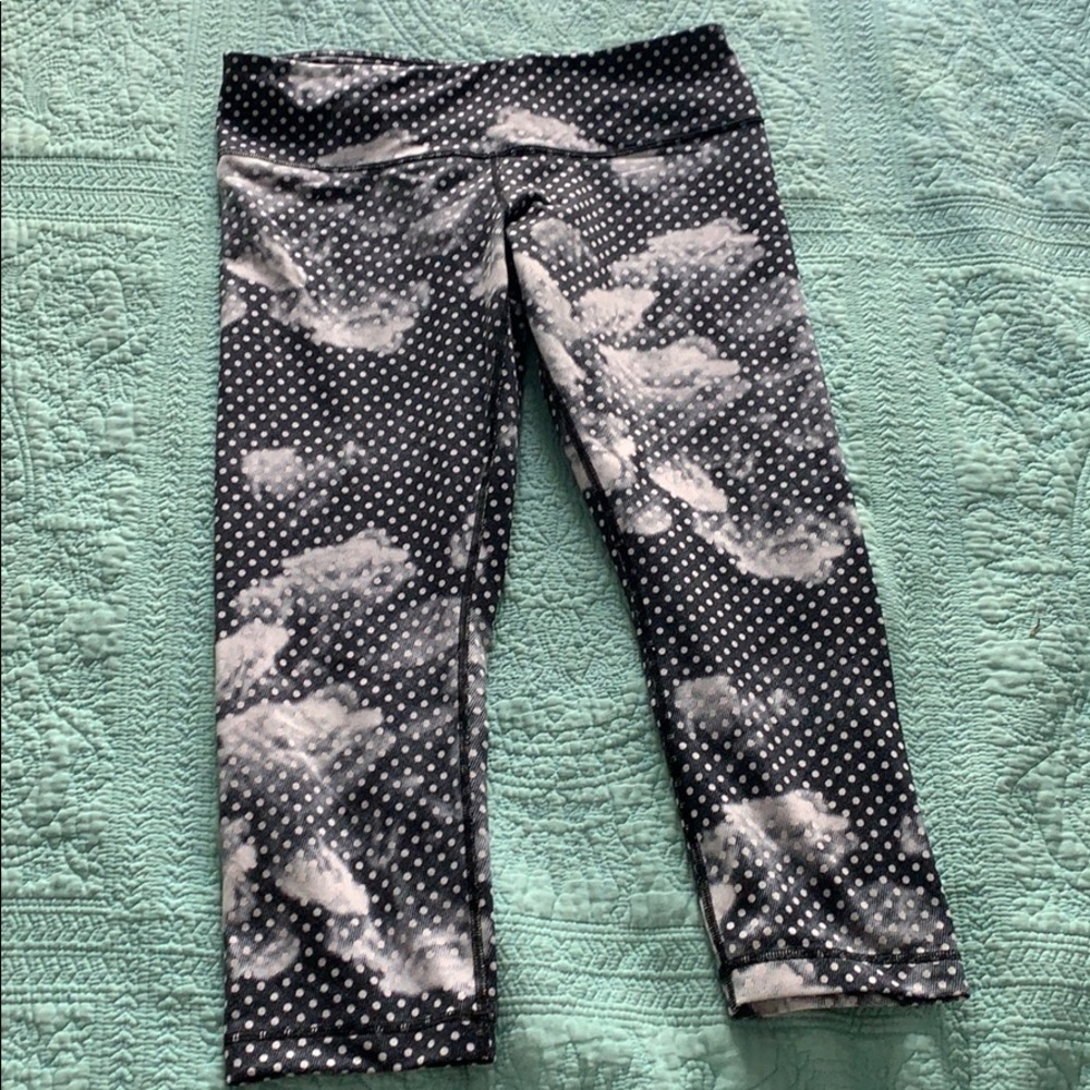 Lululemon Crop 21” leggings.